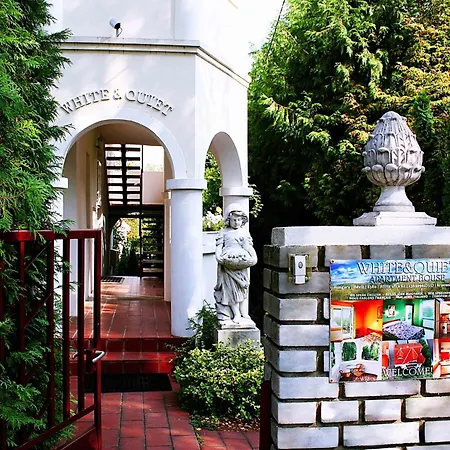 White & Quiet House 4*