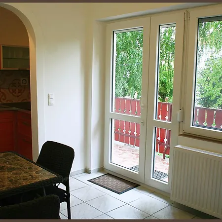 White & Quiet Apartment House Guest house