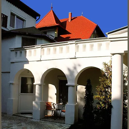 White & Quiet Apartment House