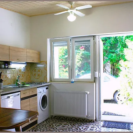 White & Quiet Apartment House Guest house