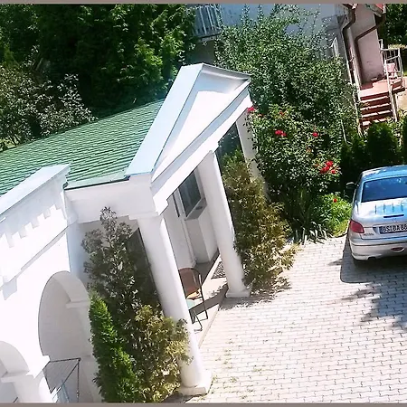 White & Quiet Apartment House Heviz