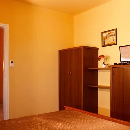 White & Quiet Apartment House Guest house