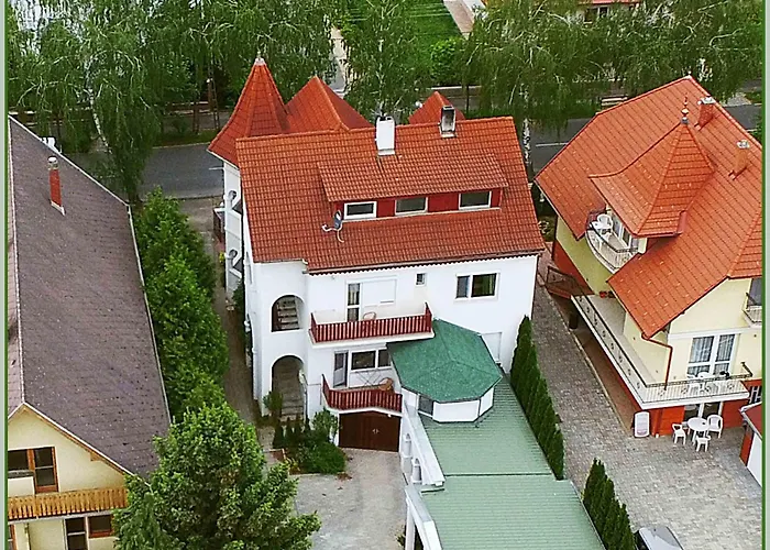 Πανσιόν White & Quiet House 4*