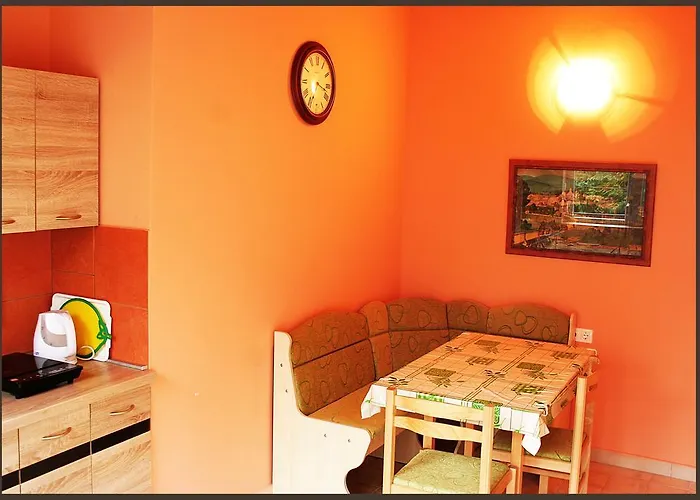 White & Quiet House Хевиз