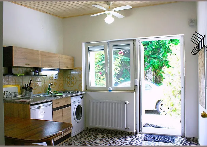 White & Quiet House Πανσιόν