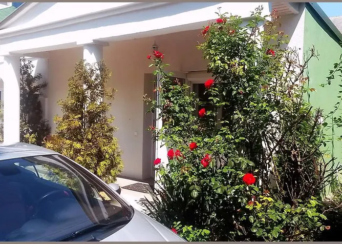 Гостевой дом White & Quiet House