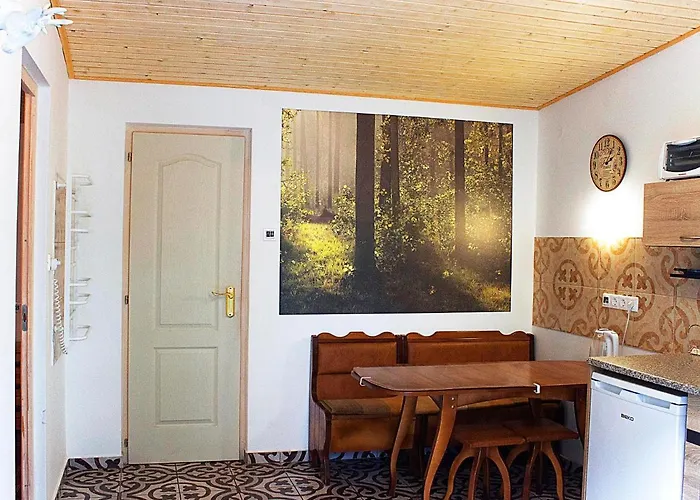 White & Quiet House Хевиз