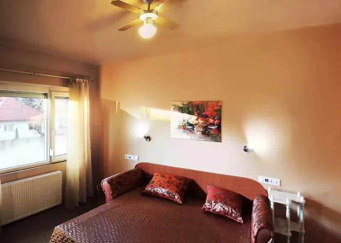 White & Quiet House Хевиз